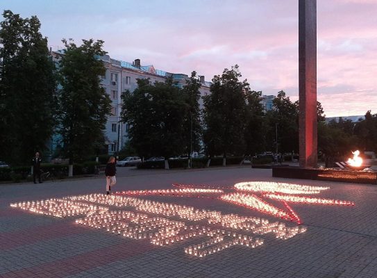 Дзержинцам предлагают зажечь виртуальные свечи.